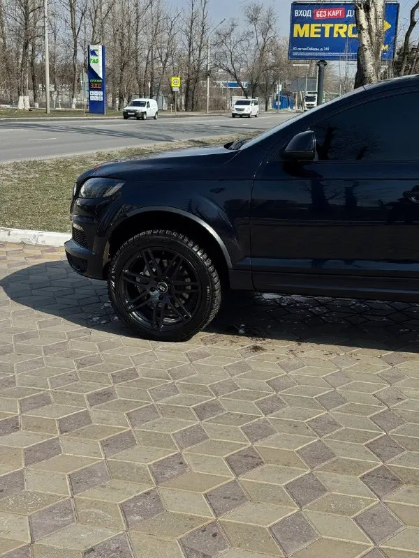 🚗 q7 4l 2011 авто в отличном состоянии есть мелкие дефекты по лкп не критично авто находится в ростове на дону, рассмотрю обмен с вашей доплатой в авто все новое мотор на ура вложено более 2 🍋 цена: 2800000 ₽ 📲 tg: камуфляж tactical 📞 🇷🇺 звоните: +79612762777 авторынок днр донецк - фотография - 9