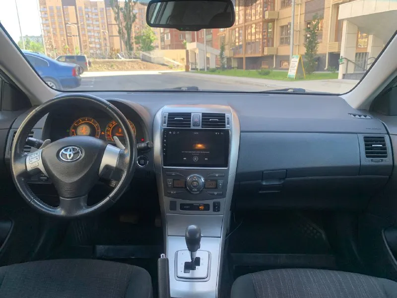 Toyota corolla e150 1.6, 2008г. пробег 234 000 км. автомобиль в отличном состоянии — как технически, так и внешне. двигатель 1.6 (124 л. с.) работает идеально, масло не расходует, тяга отличная. коробка без нареканий, актуатор сцепления заменён полгода назад. бесключевой доступ, кнопка start/stop, климат-контроль, круиз-контроль, подогрев сидений, камера заднего вида, датчик дождя. по электрике ошибок и замечаний нет. кузов, салон, дно, пороги и арки в хорошем состоянии, ржавчины нет. машина едет очень приятно, вложений не требует. в подарок комплект зимней резины на штатных стальных дисках. цена: 730т ₽, торг у капота г. мариуполь +79496347909 остальные вопросы по телефону. - фотография - 10
