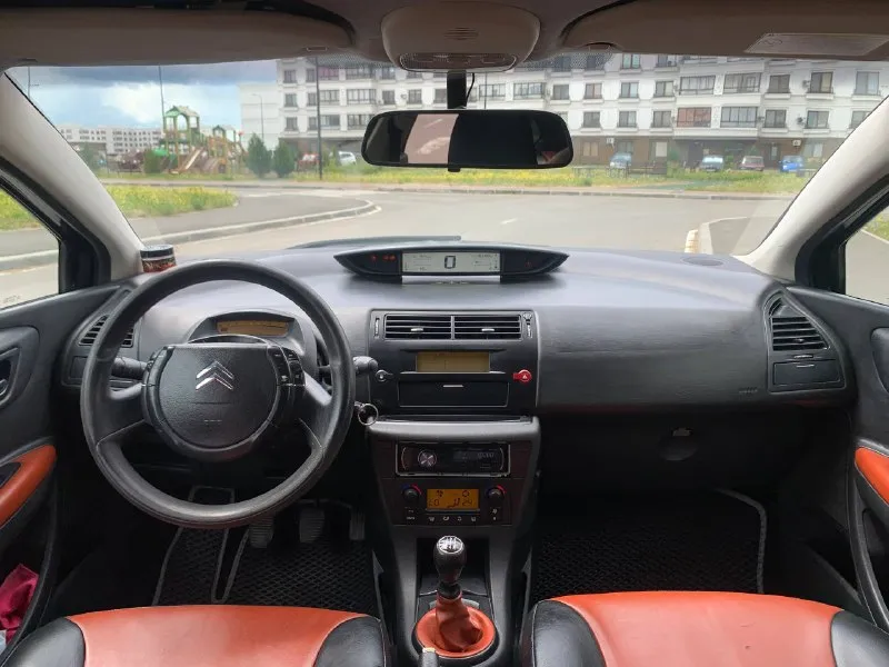 Citroen c4 1.6 год 2006 пробег 283т родной мотор 1.6 без фазиков надежный мотор это не ep6 кузов как на фото салон кожа в отличном состоянии климат рабочий резина хорошая лета документы чистые на учете цена авто 350т. г. мариуполь +79496347909 - фотография - 8