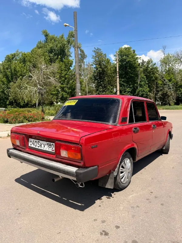 🚙продам автомобиль ваз 2105 год выпуска: 1982 ✅описание: -двигатель 1.3 на ремне, работает отлично, масло не расходует, не дымит. -коробка 4 ступка без нюансов, все передачи на месте. -ходовая работает исправно, ручник держит! - 2 поколения, работает как на газу, так и на бензине! ( зарегистрирован ) - днище без коррозии, дыр нет! - по документам на постоянном 180 учёте, с дальнейшем переоформлением. ‼️150.000 рублей, торг в пределах разумного, только реальному клиенту! осмотр в г. харцызск звонить по телефону: +79490919282 📲 tg: евгений 📞 звоните: +7(949)0919282 - фотография - 3