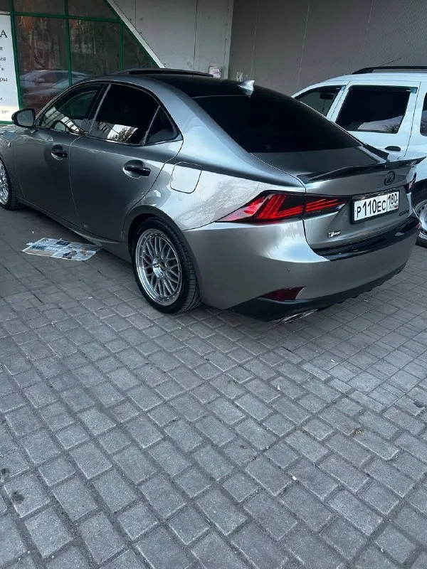 Lexus is 300 2.0 турбо 245 л. с 2020 г. пробег : 89 000 машина в отличном состоянии, владею 2 года хорошая комплектация подогрев, обдув сидений все возможные ассистенты машина оклеена в круг в бронепленку два комплекта резины ( зима лето ) два комплекта дисков ( заводские и хорошая реплика bbs ) крыша, ручки и зеркала оклеены в виниловую черную пленку задние стопы затонированы передние фары в фотохроме из минусов есть несколько незначительных сколов и маленьких вмятинок, не успел устранить! цена 3.400.000 ( адекватный торг уместен ) +79493876163 - фотография - 2