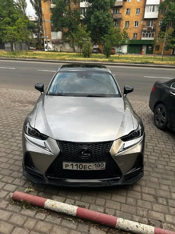 Lexus is 300 2.0 турбо 245 л. с 2020 г. пробег : 89 000 машина в отличном состоянии, владею 2 года хорошая комплектация подогрев, обдув сидений все возможные ассистенты машина оклеена в круг в бронепленку два комплекта резины ( зима лето ) два комплекта дисков ( заводские и хорошая реплика bbs ) крыша, ручки и зеркала оклеены в виниловую черную пленку задние стопы затонированы передние фары в фотохроме из минусов есть несколько незначительных сколов и маленьких вмятинок, не успел устранить! цена 3.400.000 ( адекватный торг уместен ) +79493876163 - фотография - 4