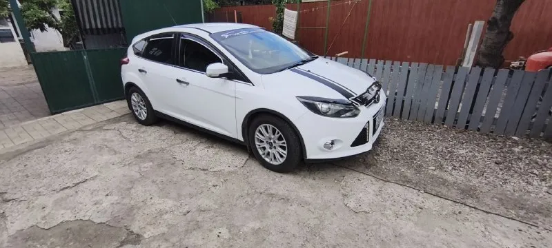 Продам ford focus 3, 2012г в отличном состоянии. двигатель 2.0 150л. с, автомат пробег 162000км отличное состояние, владелец по птс машина под полным контролем, обслуживание только на сто, все расходники менялись всегда заранее, сигнализация с автозапуском, резина стоит лето новая, зима проехала 2т км, новая. цена 1🍋 осмотр в донецке+7 949 4772825 - фотография - 5