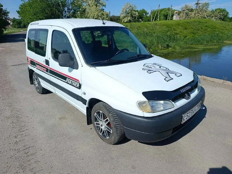 Продам peugeot партнер (пассажир) двигатель самый простой и не прихотливый 1.9дизель. 2000г. в. с пробегом 350т. км. по документам я собственник. цена 399т. р территориально старобешевский район. +79494421820 📞 звоните: +7(949)4421820 - фотография - 1