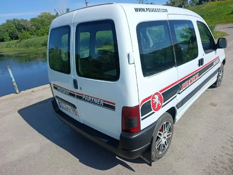 Продам peugeot партнер (пассажир) двигатель самый простой и не прихотливый 1.9дизель. 2000г. в. с пробегом 350т. км. по документам я собственник. цена 399т. р территориально старобешевский район. +79494421820 📞 звоните: +7(949)4421820 - фотография - 2