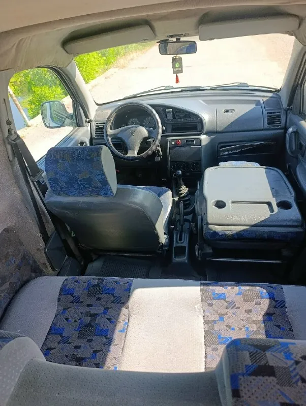 Продам peugeot партнер (пассажир) двигатель самый простой и не прихотливый 1.9дизель. 2000г. в. с пробегом 350т. км. по документам я собственник. цена 399т. р территориально старобешевский район. +79494421820 📞 звоните: +7(949)4421820 - фотография - 4