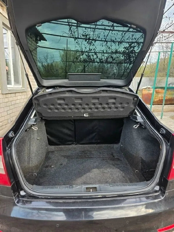 Продам skoda октавия а5 1.8tsi коробка dsg 2013 г, есть нюансы по кузову небольшие рыжики, проблема с насосом высокого давления, по этому турбина не дует авто едит как обычный атмосферник, стоит на 180 учёте птс и и остальные документы имеются с переоформлением проблем не будет,2 клуча, осмотр енакиево звонить по номеру телефона +79493283815 цена 600 тысяч торг 📞 звоните: +7(949)3283815 - фотография - 4