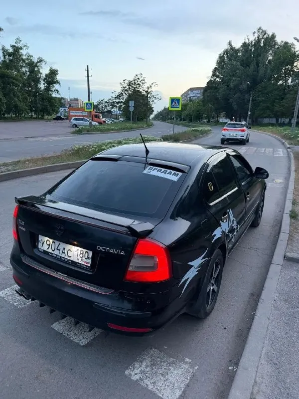Шкода октавия а5(лифтбэк) рестайлинг skoda octavia a5 🗓️ год выпуска: 2011г. 🕹️ мотор и кпп: 1.8 tsi на автомате !!! мотор работает без нареканий, динамика отличная, расход приятный, не дымит не троит ошибок не имеет !коробка в отличном состоянии, не пинает не затягивает по ходовой вопросов нет, не стучит не гремит, дорогу держит отлично ! очень много чего поменяно, чеки есть покажу 2 комплекта колес 2 комплекта ключей по документам полный порядок, любое оформление мрэо 💰 цена: 755.000 руб. небольшой торг 🏙️ город: донецк, кировский район 📞 телефон для связи: +79497182722 - фотография - 4