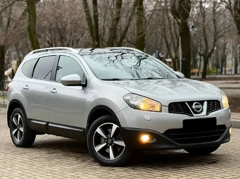 Срочно в связи с переездом продам nissan qashkai +2 с панорамной крышей. у машины было 3 владельца. есть небольшой дефект крыла и фары (не критично, можно заменить ). дефект на лобовом стекле (трещина, была куплена у прошлого хозяина уже с ней). пробег 194 т км. сопровождение в мрэо на постановку учета. во время производилась замена всех жидкостей и фильтров. в машине стоит аудиосистема фирмы bosses. в подарок 2 комплекта резины на титановых дисках зима-лето. коробка акп (вариатор), камера заднего вида, автоматическое складывание зеркал, круиз контроль, климат контроль. отличный семейный вариант. донецк. цена 930 т руб. хороший торг реальному покупателю у капота! +79495967298 - фотография - 1