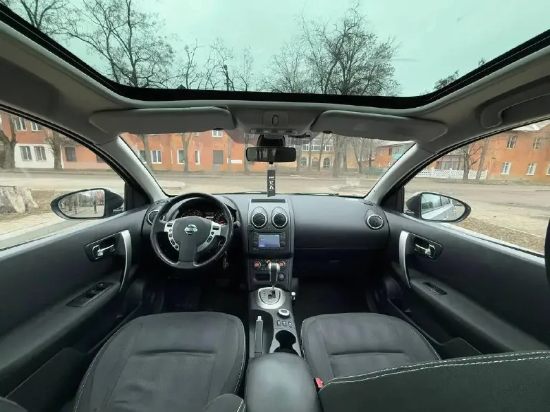 Срочно в связи с переездом продам nissan qashkai +2 с панорамной крышей. у машины было 3 владельца. есть небольшой дефект крыла и фары (не критично, можно заменить ). дефект на лобовом стекле (трещина, была куплена у прошлого хозяина уже с ней). пробег 194 т км. сопровождение в мрэо на постановку учета. во время производилась замена всех жидкостей и фильтров. в машине стоит аудиосистема фирмы bosses. в подарок 2 комплекта резины на титановых дисках зима-лето. коробка акп (вариатор), камера заднего вида, автоматическое складывание зеркал, круиз контроль, климат контроль. отличный семейный вариант. донецк. цена 930 т руб. хороший торг реальному покупателю у капота! +79495967298 - фотография - 6