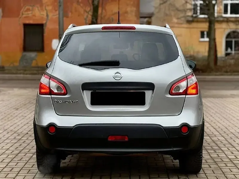 Срочно в связи с переездом продам nissan qashkai +2 с панорамной крышей. у машины было 3 владельца. есть небольшой дефект крыла и фары (не критично, можно заменить ). дефект на лобовом стекле (трещина, была куплена у прошлого хозяина уже с ней). пробег 194 т км. сопровождение в мрэо на постановку учета. во время производилась замена всех жидкостей и фильтров. в машине стоит аудиосистема фирмы bosses. в подарок 2 комплекта резины на титановых дисках зима-лето. коробка акп (вариатор), камера заднего вида, автоматическое складывание зеркал, круиз контроль, климат контроль. отличный семейный вариант. донецк. цена 930 т руб. хороший торг реальному покупателю у капота! +79495967298 - фотография - 7