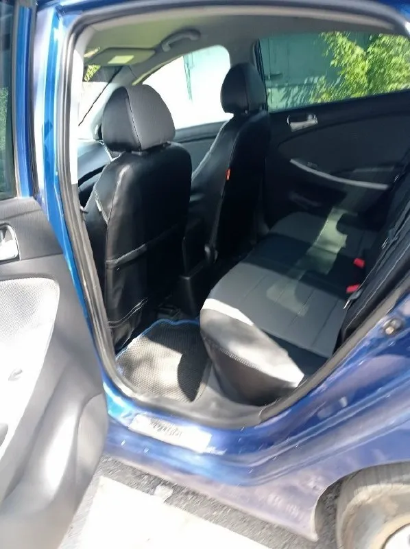 Hyundai solaris 1 поколения 2012г. , двигатель 1.4 механика, реальный пробег 131 тыс. в отличном состоянии! автомобиль весь в родной краске. без жуков, без ржавчины, без коррозии! все железо в идеале! реальный пробег, без дтп. салон чистый, не прокуренный, без повреждений. бережная эксплуатация, все то вовремя. делать ничего не нужно, только то по регламенту. стоят оригинальные диски. так же стоят дисковые тормоза спереди и сзади. обогрев зеркал, подогрев передних сидений, обогрев лобового стекла в районе дворников, сигнализация старлайн, бортовой компьютер. делал всё под себя, не собирался продавать, но обстоятельства вынудили. любые проверки с вашей стороны. второй владелец в оригинальном птс. цена 800.000₽ +79493930036 макеевка 📞 звоните: +7(949)3930036 - фотография - 6