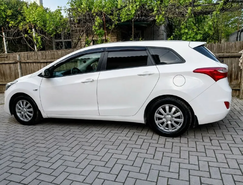 Продам hundai i30, 2013года, автомат, авто в идеальнейшем состоянии, не бит, не крашен 💯 процентов, зелёная автотека, состояние нового автомобиля, мотор в идеале не дымит масло не ест, коробка работает плавно без пинков и рывков, гнили ржавчины по кузову нет, чистый ухоженный салон, кондиционер, круиз контроль, мультируль, подогрев сидений, и т. д. второй машины такой в донецке вы не найдете, состояние как на фото 🔥🔥🔥, по машине делать абсолютно нечего не нужно, сел и поехал на любой километраж !!! +79494933142 📞 звоните: +7(949)4933142 - фотография - 3