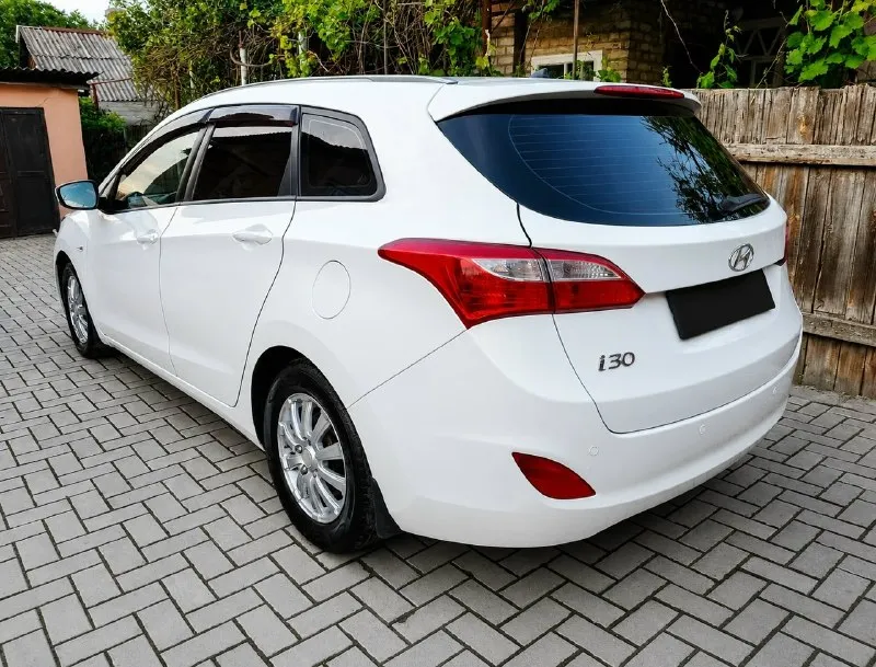 Продам hundai i30, 2013года, автомат, авто в идеальнейшем состоянии, не бит, не крашен 💯 процентов, зелёная автотека, состояние нового автомобиля, мотор в идеале не дымит масло не ест, коробка работает плавно без пинков и рывков, гнили ржавчины по кузову нет, чистый ухоженный салон, кондиционер, круиз контроль, мультируль, подогрев сидений, и т. д. второй машины такой в донецке вы не найдете, состояние как на фото 🔥🔥🔥, по машине делать абсолютно нечего не нужно, сел и поехал на любой километраж !!! +79494933142 📞 звоните: +7(949)4933142 - фотография - 4