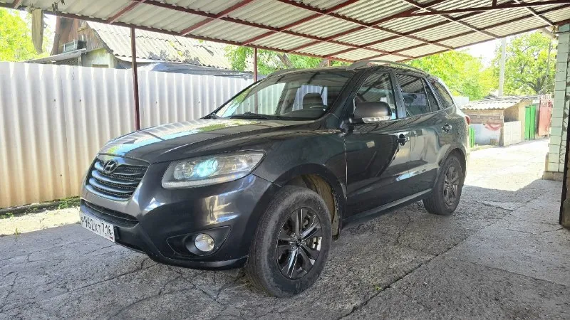 🌟 продам hyundai санта-фе 🌟 🚗 модель: hyundai santa fe 📅 год выпуска: 2011 🌈 цвет: металлик, глубокий серый 🛣️ пробег: 220 000 💰 цена: 1,150,000 руб. (торг уместен) 🔧 технические характеристики: • двигатель: 2.4 л, 185 л. с. • коробка передач: автоматическая • привод: полный 🎉 особенности: • просторный и комфортный салон • современная мультимедиа система • пакет безопасности: abs, esp, подушки безопасности • система кругового обзора • кожаный салон и подогрев сидений 🌍 почему выбирают hyundai santa fe? hyundai santa fe — это идеальный выбор для семьи! надежный, безопасный и экономичный внедорожник, который отлично подходит как для городских поездок, так и для путешествий по бездорожью. 📞 звоните прямо сейчас! телефон: +7 949 330 33 32 📍 место осмотра: г. торез не упустите шанс стать владельцем этого замечательного автомобиля! 🚙✨ 📞 звоните: +7(949)3303332 - фотография - 1