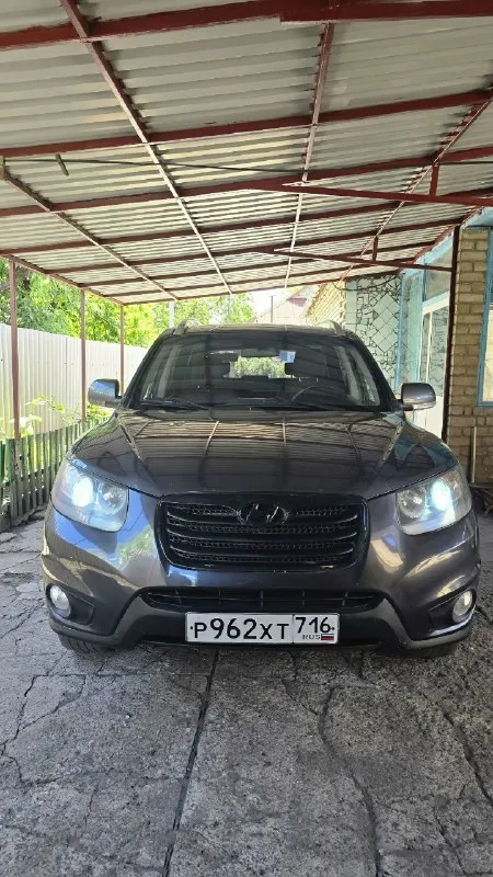 🌟 продам hyundai санта-фе 🌟 🚗 модель: hyundai santa fe 📅 год выпуска: 2011 🌈 цвет: металлик, глубокий серый 🛣️ пробег: 220 000 💰 цена: 1,150,000 руб. (торг уместен) 🔧 технические характеристики: • двигатель: 2.4 л, 185 л. с. • коробка передач: автоматическая • привод: полный 🎉 особенности: • просторный и комфортный салон • современная мультимедиа система • пакет безопасности: abs, esp, подушки безопасности • система кругового обзора • кожаный салон и подогрев сидений 🌍 почему выбирают hyundai santa fe? hyundai santa fe — это идеальный выбор для семьи! надежный, безопасный и экономичный внедорожник, который отлично подходит как для городских поездок, так и для путешествий по бездорожью. 📞 звоните прямо сейчас! телефон: +7 949 330 33 32 📍 место осмотра: г. торез не упустите шанс стать владельцем этого замечательного автомобиля! 🚙✨ 📞 звоните: +7(949)3303332 - фотография - 2