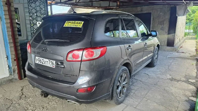 🌟 продам hyundai санта-фе 🌟 🚗 модель: hyundai santa fe 📅 год выпуска: 2011 🌈 цвет: металлик, глубокий серый 🛣️ пробег: 220 000 💰 цена: 1,150,000 руб. (торг уместен) 🔧 технические характеристики: • двигатель: 2.4 л, 185 л. с. • коробка передач: автоматическая • привод: полный 🎉 особенности: • просторный и комфортный салон • современная мультимедиа система • пакет безопасности: abs, esp, подушки безопасности • система кругового обзора • кожаный салон и подогрев сидений 🌍 почему выбирают hyundai santa fe? hyundai santa fe — это идеальный выбор для семьи! надежный, безопасный и экономичный внедорожник, который отлично подходит как для городских поездок, так и для путешествий по бездорожью. 📞 звоните прямо сейчас! телефон: +7 949 330 33 32 📍 место осмотра: г. торез не упустите шанс стать владельцем этого замечательного автомобиля! 🚙✨ 📞 звоните: +7(949)3303332 - фотография - 5