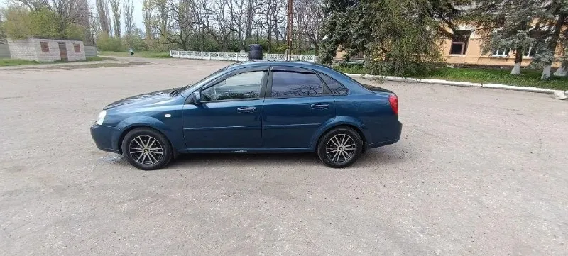 Chevrolet lacetti 2008 1.6 акпп кондиционер❄💨 я хозяин, владею год. машина в хорошем 🔥 состоянии работает всё, акпп без нареканий, мотор полностью откапетален коленвал, поршневой, полностью замена клапанов и сделаная голова, весь комплект грм новый и помпа, от блока до заднего бампера новый выхлоп, ходовка без стуков и скрипов! недавно поменял задние стойки, передние шаровые, стабилизаторы, полностью поменять все патрубки системы охлаждения, термостат, саксофон, новый генератор, два комплекта новой резины этого года, андроид магнитола, хороший свет, туманки линзы, уютный салон, 4 стеклоподъëмника, электро регулировка зеркал, подогрев лобового и заднего стекла, печка жарит. .. штрафов и запретов нет!! причина продажи покупка нового авто! +79494007941 андрей 500 000к - фотография - 2