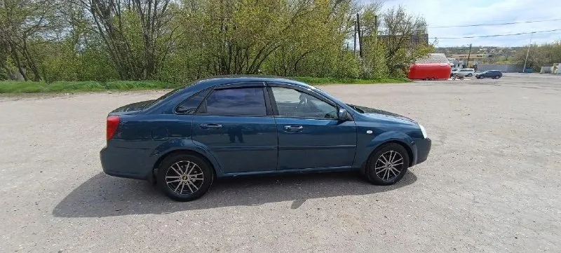 Chevrolet lacetti 2008 1.6 акпп кондиционер❄💨 я хозяин, владею год. машина в хорошем 🔥 состоянии работает всё, акпп без нареканий, мотор полностью откапетален коленвал, поршневой, полностью замена клапанов и сделаная голова, весь комплект грм новый и помпа, от блока до заднего бампера новый выхлоп, ходовка без стуков и скрипов! недавно поменял задние стойки, передние шаровые, стабилизаторы, полностью поменять все патрубки системы охлаждения, термостат, саксофон, новый генератор, два комплекта новой резины этого года, андроид магнитола, хороший свет, туманки линзы, уютный салон, 4 стеклоподъëмника, электро регулировка зеркал, подогрев лобового и заднего стекла, печка жарит. .. штрафов и запретов нет!! причина продажи покупка нового авто! +79494007941 андрей 500 000к - фотография - 4