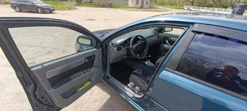 Chevrolet lacetti 2008 1.6 акпп кондиционер❄💨 я хозяин, владею год. машина в хорошем 🔥 состоянии работает всё, акпп без нареканий, мотор полностью откапетален коленвал, поршневой, полностью замена клапанов и сделаная голова, весь комплект грм новый и помпа, от блока до заднего бампера новый выхлоп, ходовка без стуков и скрипов! недавно поменял задние стойки, передние шаровые, стабилизаторы, полностью поменять все патрубки системы охлаждения, термостат, саксофон, новый генератор, два комплекта новой резины этого года, андроид магнитола, хороший свет, туманки линзы, уютный салон, 4 стеклоподъëмника, электро регулировка зеркал, подогрев лобового и заднего стекла, печка жарит. .. штрафов и запретов нет!! причина продажи покупка нового авто! +79494007941 андрей 500 000к - фотография - 7