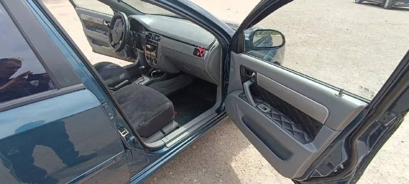 Chevrolet lacetti 2008 1.6 акпп кондиционер❄💨 я хозяин, владею год. машина в хорошем 🔥 состоянии работает всё, акпп без нареканий, мотор полностью откапетален коленвал, поршневой, полностью замена клапанов и сделаная голова, весь комплект грм новый и помпа, от блока до заднего бампера новый выхлоп, ходовка без стуков и скрипов! недавно поменял задние стойки, передние шаровые, стабилизаторы, полностью поменять все патрубки системы охлаждения, термостат, саксофон, новый генератор, два комплекта новой резины этого года, андроид магнитола, хороший свет, туманки линзы, уютный салон, 4 стеклоподъëмника, электро регулировка зеркал, подогрев лобового и заднего стекла, печка жарит. .. штрафов и запретов нет!! причина продажи покупка нового авто! +79494007941 андрей 500 000к - фотография - 8