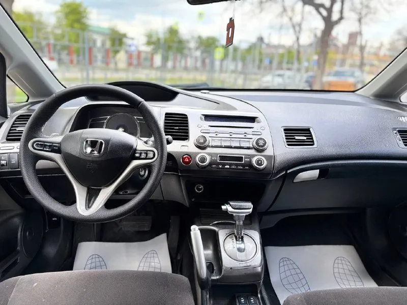 🚘марка: honda civic ⚙️двигатель:1.8 ⛽️вид топлива:бензин кпп:автомат кузов: седан пробег: 215.000 км 📅год выпуска: 2008 💰цена: 850.000 руб •усилитель руля. •эл стеклоподъёмники •мультимедиа •кондиционер -климат 2х зонный •подогрев сидений продажа возможна : наличный расчет✅ безнал✅ кредит✅ обмен на ваш авто✅ звонки по номеру 📲+79495111156 🛜также в телеграмм и мах 🚘автосалон:автото4ка 🌎находимся по адресу 📍г. мариуполь ул. макара мазая 41 с 10.00 до18.00 - фотография - 7