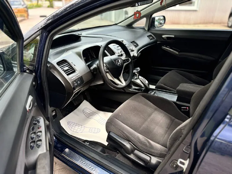 🚘марка: honda civic ⚙️двигатель:1.8 ⛽️вид топлива:бензин кпп:автомат кузов: седан пробег: 215.000 км 📅год выпуска: 2008 💰цена: 850.000 руб •усилитель руля. •эл стеклоподъёмники •мультимедиа •кондиционер -климат 2х зонный •подогрев сидений продажа возможна : наличный расчет✅ безнал✅ кредит✅ обмен на ваш авто✅ звонки по номеру 📲+79495111156 🛜также в телеграмм и мах 🚘автосалон:автото4ка 🌎находимся по адресу 📍г. мариуполь ул. макара мазая 41 с 10.00 до18.00 - фотография - 9