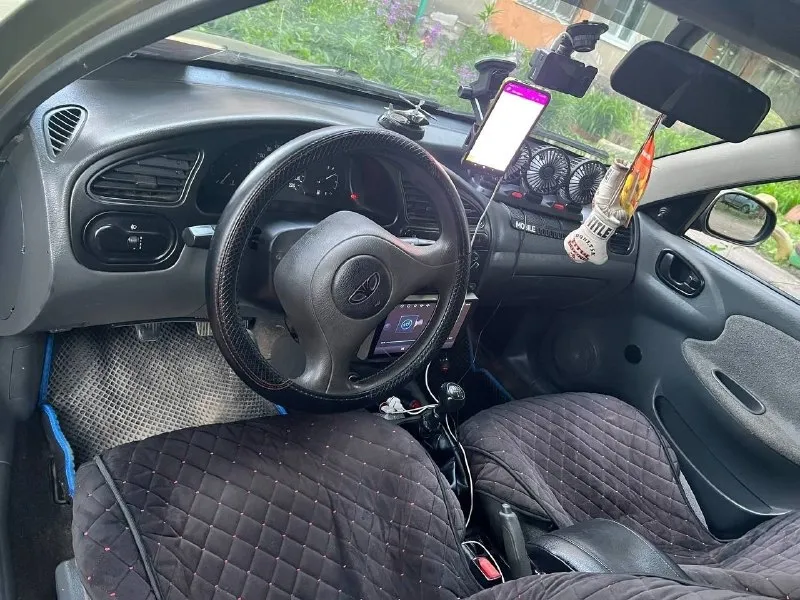 Продам daewoo ланос 2007 год, обьем 1. 5, все стекла родные, не гнилая и металл родной!! Электро стекла подъемники, гур, планшет, музыка блютуз, сигнализация, центральный замок. Пробег 163.000км за всю жизнь у машины 2 хозяина дедушка и я. Машина не гнилая, за машиной ухаживаю на данный момент без каких либо вложений все записи замены то есть всё делается вовремя. В нашей семье я собственник авто с 2022года, двигатель, кпп, кузов в идеале, ходовую всю обслужил, машина стоит своих денег, есть отличие по металлу в цвете но весь материал я отдам + зимняя резина с железками, запчасти, цена 300.000₽ без торга, обмен, . Переоформление(+79494667368)донецк
📞 Звоните: +7(949)4667368 - фотография - 1