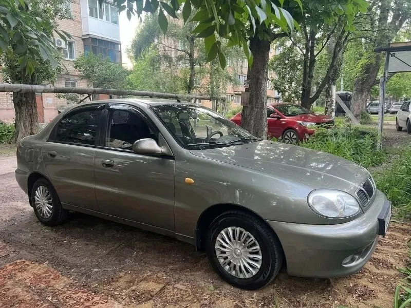 Продам daewoo ланос 2007 год, обьем 1. 5, все стекла родные, не гнилая и металл родной!! Электро стекла подъемники, гур, планшет, музыка блютуз, сигнализация, центральный замок. Пробег 163.000км за всю жизнь у машины 2 хозяина дедушка и я. Машина не гнилая, за машиной ухаживаю на данный момент без каких либо вложений все записи замены то есть всё делается вовремя. В нашей семье я собственник авто с 2022года, двигатель, кпп, кузов в идеале, ходовую всю обслужил, машина стоит своих денег, есть отличие по металлу в цвете но весь материал я отдам + зимняя резина с железками, запчасти, цена 300.000₽ без торга, обмен, . Переоформление(+79494667368)донецк
📞 Звоните: +7(949)4667368 - фотография - 6
