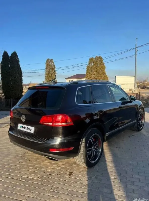 Продам volkswagen touareg 2010 года красивый и надежный автомобиль с бензиновым двигателем. пробег автомобиля 179000. авто в хорошем состоянии. 🚘 дополнительные фото и вопросы в личное сообщение. цена 1🍋800💵 — возможен обмен на bmw или mercedes. пишите в личный в личные сообщения ( @kotofeyka_mrpl ) станислав номера телефона +79495604654 - фотография - 1