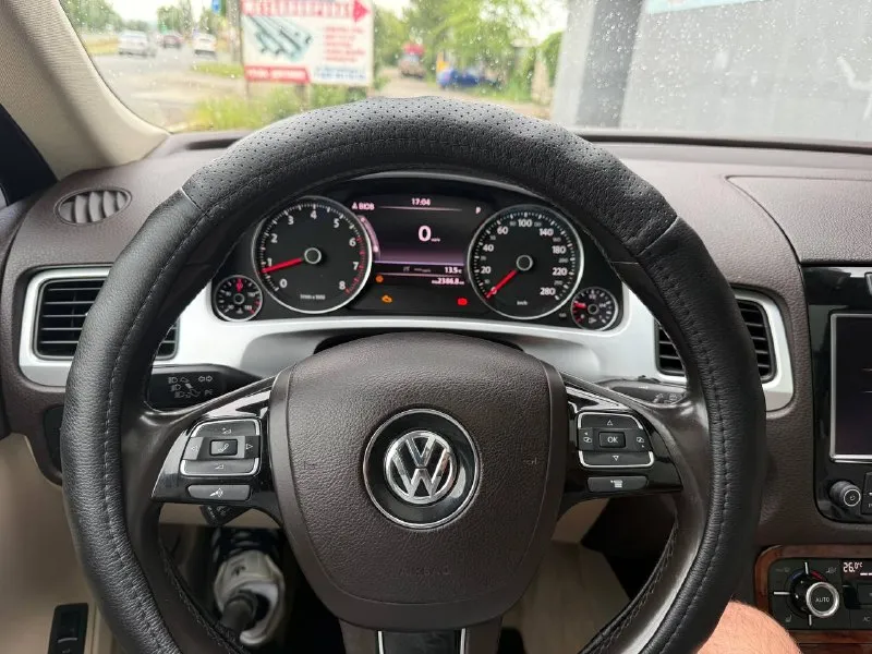 Продам volkswagen touareg 2010 года красивый и надежный автомобиль с бензиновым двигателем. пробег автомобиля 179000. авто в хорошем состоянии. 🚘 дополнительные фото и вопросы в личное сообщение. цена 1🍋800💵 — возможен обмен на bmw или mercedes. пишите в личный в личные сообщения ( @kotofeyka_mrpl ) станислав номера телефона +79495604654 - фотография - 5