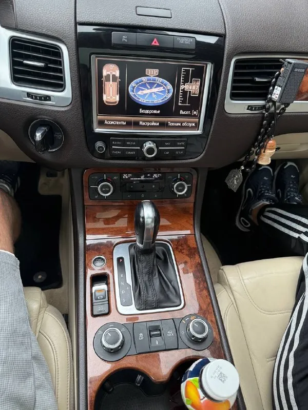 Продам volkswagen touareg 2010 года красивый и надежный автомобиль с бензиновым двигателем. пробег автомобиля 179000. авто в хорошем состоянии. 🚘 дополнительные фото и вопросы в личное сообщение. цена 1🍋800💵 — возможен обмен на bmw или mercedes. пишите в личный в личные сообщения ( @kotofeyka_mrpl ) станислав номера телефона +79495604654 - фотография - 6