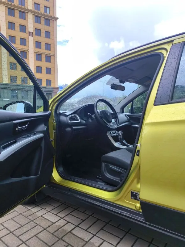 Suzuki new sx4 2014 г. 1.6 at (cvt) бензин/2wd родной пробег 112580 4 электростеклоподъемника обогрев и регулировка зеркал мульти руль, парктроники все стекла завод, включая лобовое кондиционер, автозапуск (два ключа) подогрев сидений. идеальный и просторный салон! бережная и аккуратная эксплуатация! вместительный багажник. 2 владельца с момента покупки (обе женщины) птс оригинал, юридически без запретов, штрафов и ограничений! полностью зеленая автотека (пришлю по запросу) без дтп, имеется диагностическая карта 1299000 р. г. донецк +79493877390 (телеграмм, макс) 📲 tg: eric eric 📞 звоните: +7(949)3877390 - фотография - 7