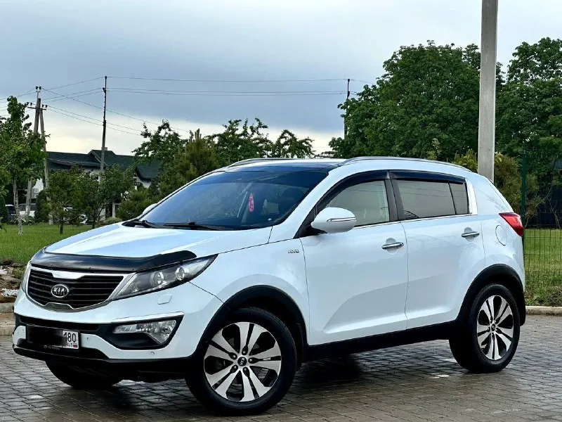 Kia sportage 2012год 4wd автомобиль в идеальном состоянии! вложений абсолютно не каких не требует, полностью обслужена, кузов весь в заводском окрасе, стекла все родные включая лобовое! пробег родной 187тыс, км любые проверки с вашей стороны приветствуется, двигатель 2.0 бензин коробка автомат самый простой и надежный как говорится! комплектация максимальная! авто парковка панорама старт стоп авто запуск с ключа двухзонный климат контроль управление на руле андроид система carplay подогрев сидений всех подключаемый полный привод складывание зеркал и многое другое! также два комплекта резины с документами полностью порядок продажа от собственника цена за данный автомобиль 1.325-000₽ возможно обмен на авто дешевле звоните +7949-551-6875 📲 tg: n_77 📞 звоните: +7(949)5516875 - фотография - 1