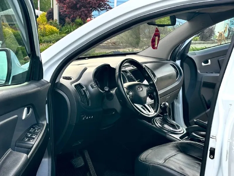 Kia sportage 2012год 4wd автомобиль в идеальном состоянии! вложений абсолютно не каких не требует, полностью обслужена, кузов весь в заводском окрасе, стекла все родные включая лобовое! пробег родной 187тыс, км любые проверки с вашей стороны приветствуется, двигатель 2.0 бензин коробка автомат самый простой и надежный как говорится! комплектация максимальная! авто парковка панорама старт стоп авто запуск с ключа двухзонный климат контроль управление на руле андроид система carplay подогрев сидений всех подключаемый полный привод складывание зеркал и многое другое! также два комплекта резины с документами полностью порядок продажа от собственника цена за данный автомобиль 1.325-000₽ возможно обмен на авто дешевле звоните +7949-551-6875 📲 tg: n_77 📞 звоните: +7(949)5516875 - фотография - 10