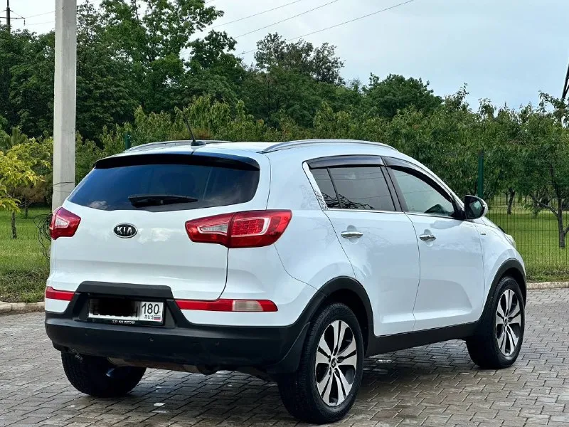 Kia sportage 2012год 4wd автомобиль в идеальном состоянии! вложений абсолютно не каких не требует, полностью обслужена, кузов весь в заводском окрасе, стекла все родные включая лобовое! пробег родной 187тыс, км любые проверки с вашей стороны приветствуется, двигатель 2.0 бензин коробка автомат самый простой и надежный как говорится! комплектация максимальная! авто парковка панорама старт стоп авто запуск с ключа двухзонный климат контроль управление на руле андроид система carplay подогрев сидений всех подключаемый полный привод складывание зеркал и многое другое! также два комплекта резины с документами полностью порядок продажа от собственника цена за данный автомобиль 1.325-000₽ возможно обмен на авто дешевле звоните +7949-551-6875 📲 tg: n_77 📞 звоните: +7(949)5516875 - фотография - 5