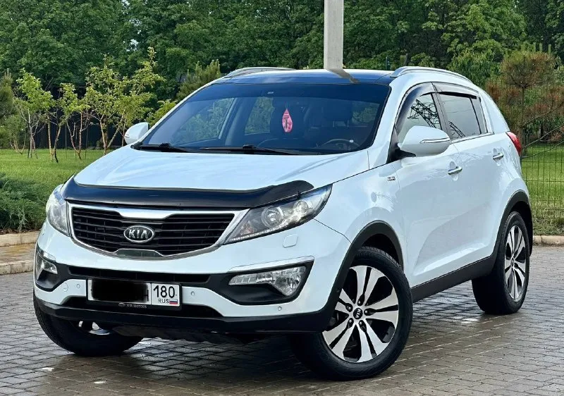 Kia sportage 2012год 4wd автомобиль в идеальном состоянии! вложений абсолютно не каких не требует, полностью обслужена, кузов весь в заводском окрасе, стекла все родные включая лобовое! пробег родной 187тыс, км любые проверки с вашей стороны приветствуется, двигатель 2.0 бензин коробка автомат самый простой и надежный как говорится! комплектация максимальная! авто парковка панорама старт стоп авто запуск с ключа двухзонный климат контроль управление на руле андроид система carplay подогрев сидений всех подключаемый полный привод складывание зеркал и многое другое! также два комплекта резины с документами полностью порядок продажа от собственника цена за данный автомобиль 1.325-000₽ возможно обмен на авто дешевле звоните +7949-551-6875 📲 tg: n_77 📞 звоните: +7(949)5516875 - фотография - 7