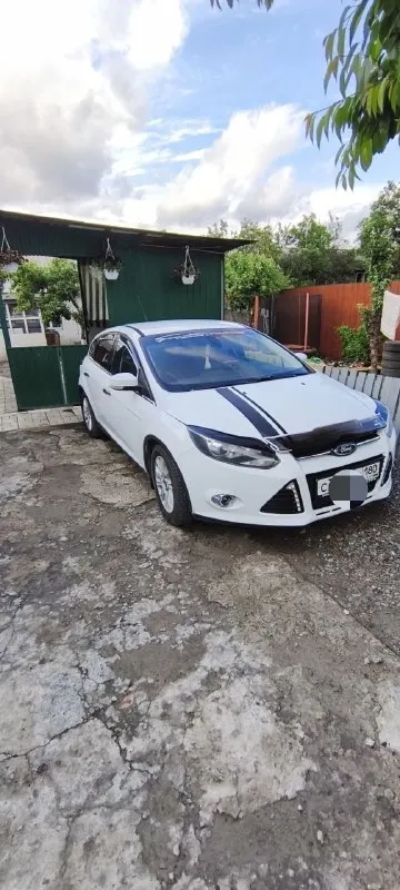 Продам ford focus 3, 2012г в отличном состоянии. двигатель 2.0 150л. с, автомат пробег 184000км отличное состояние, владелец по птс машина под полным контролем, обслуживание только на сто, все расходники менялись всегда заранее, сигнализация с автозапуском, подогрев стёкол и сидений, резина стоит лето новая, зима проехала 2т км, новая. цена 950т осмотр в донецке +7 949 4772825 📲 tg: дмитрий 📞 звоните: +7(949)4772825 - фотография - 2