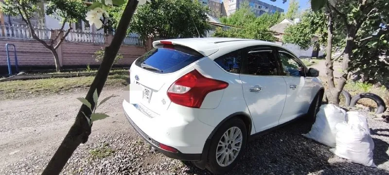 Продам ford focus 3, 2012г в отличном состоянии. двигатель 2.0 150л. с, автомат пробег 184000км отличное состояние, владелец по птс машина под полным контролем, обслуживание только на сто, все расходники менялись всегда заранее, сигнализация с автозапуском, подогрев стёкол и сидений, резина стоит лето новая, зима проехала 2т км, новая. цена 950т осмотр в донецке +7 949 4772825 📲 tg: дмитрий 📞 звоните: +7(949)4772825 - фотография - 3