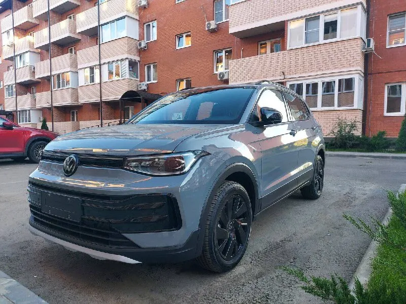 Продам volkswagen tharu xr 300 tsi 2025 г. в. 1.5 / 160 л. с. бензин робот передний привод панорама адаптивный круиз цвет серый в заводском антихроме оклеена: перед, зоны риска, двери. тонировка зимняя резина pirelli (новая) пробег: 4000 (ездит супруга: дом-детский сад-дом) учет 180 донецк цена: 3 🍋 без торга +79495241211 - фотография - 1