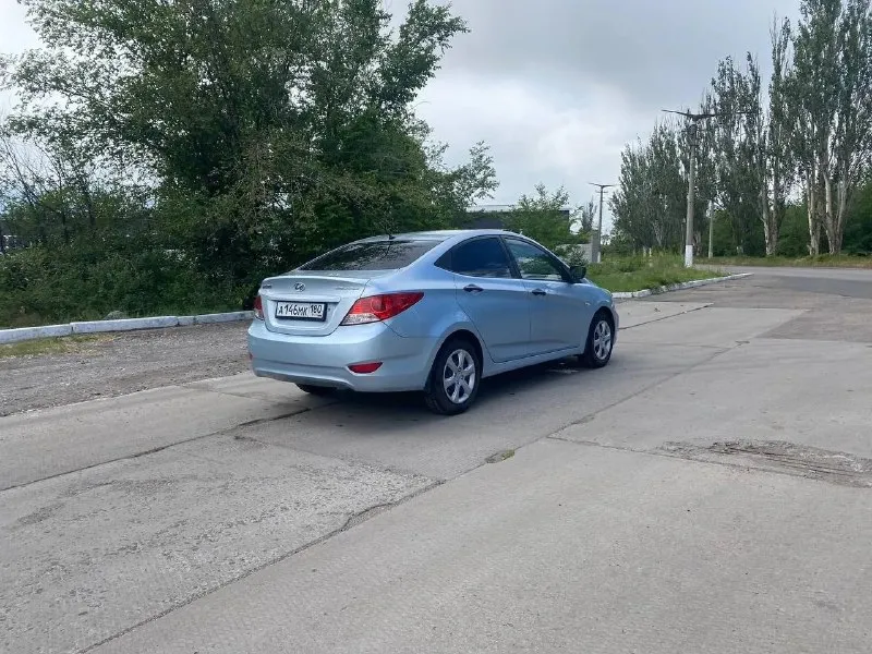 Продам hyundai solaris 1.6 бензин 2011 года, коробка автомат состояние нормальное, ходовая обслужена, мотор работает хорошо пробег 250тыс км красивый цвет комплектация: сигнализация, стеклоподьемники, гидроусилитель, кондиционер, подушки безопасности,2 ключа любое оформление! салон в хорошем состоянии резина и аккумулятор новые. авто обслужен мотор работает тихо без посторонних звуков стекла все родные, автомобиль мягкий, комфортный с небольшим расходом бензина. цена 580₽ +7-949-493-67-31 - фотография - 5