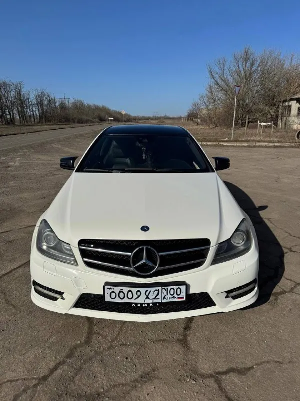 Mercedes- benz c180 купе в хорошем состоянии! сборка германия. комплектация edition 1. обьем 1.8 турбо ! год 2011. обслужена. то каждые 7000-8000км. модернизирована система охлаждения shadow line. продажа от собственника! эксклюзивная модель edition 1 включает спортивные сиденья amg, дверные панели и подлокотники обтянутые черной кожей designo с контрастными фарфоровыми швами на спортивных сиденьях, отделку фарфоровым лаком для фортепиано, спортивное рулевое колесо amg, обитое двухцветной кожей nappa, и мульти компонент amg! - edition с расширенной отделкой салона под слоновую кость - amg пакет - черный потолок -парктроники - bluetooth, aux, расширенная мультимедиа - «лепестки» переключения коробки передач на руле. датчики света, дождя ! по двигателю произведена замена грм в сборе! жидкости, масла-фильтра заменены! ходовая часть перебрана на новую. цена 1.100.000. телефон: +79498549430 +79495946577 📲 tg: @leshygyr23 📞 звоните: +7(949)8549430 - фотография - 1