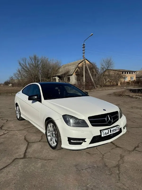 Mercedes- benz c180 купе в хорошем состоянии! сборка германия. комплектация edition 1. обьем 1.8 турбо ! год 2011. обслужена. то каждые 7000-8000км. модернизирована система охлаждения shadow line. продажа от собственника! эксклюзивная модель edition 1 включает спортивные сиденья amg, дверные панели и подлокотники обтянутые черной кожей designo с контрастными фарфоровыми швами на спортивных сиденьях, отделку фарфоровым лаком для фортепиано, спортивное рулевое колесо amg, обитое двухцветной кожей nappa, и мульти компонент amg! - edition с расширенной отделкой салона под слоновую кость - amg пакет - черный потолок -парктроники - bluetooth, aux, расширенная мультимедиа - «лепестки» переключения коробки передач на руле. датчики света, дождя ! по двигателю произведена замена грм в сборе! жидкости, масла-фильтра заменены! ходовая часть перебрана на новую. цена 1.100.000. телефон: +79498549430 +79495946577 📲 tg: @leshygyr23 📞 звоните: +7(949)8549430 - фотография - 2