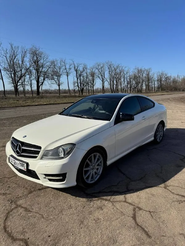 Mercedes- benz c180 купе в хорошем состоянии! сборка германия. комплектация edition 1. обьем 1.8 турбо ! год 2011. обслужена. то каждые 7000-8000км. модернизирована система охлаждения shadow line. продажа от собственника! эксклюзивная модель edition 1 включает спортивные сиденья amg, дверные панели и подлокотники обтянутые черной кожей designo с контрастными фарфоровыми швами на спортивных сиденьях, отделку фарфоровым лаком для фортепиано, спортивное рулевое колесо amg, обитое двухцветной кожей nappa, и мульти компонент amg! - edition с расширенной отделкой салона под слоновую кость - amg пакет - черный потолок -парктроники - bluetooth, aux, расширенная мультимедиа - «лепестки» переключения коробки передач на руле. датчики света, дождя ! по двигателю произведена замена грм в сборе! жидкости, масла-фильтра заменены! ходовая часть перебрана на новую. цена 1.100.000. телефон: +79498549430 +79495946577 📲 tg: @leshygyr23 📞 звоните: +7(949)8549430 - фотография - 3