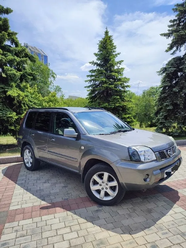 🚘 марка и модель: nissan x‑trail 📏 пробег: 208000 📆 год: 2006 📝 кпп: ⚙️ описание: продам nissan x‑trail 2006 г. в., 2.5 бензин, комплектация columbia — самая полная. о машине: - год: 2006 - двигатель: 2.5 бензин — бодрый, тянет уверенно - коробка: автомат — переключается мягко, без рывков - комплектация: columbia — тёплая, комфортная, одна из самых удачных - привод: полный - пробег 208 тыс. км. - машина ухоженная, в отличном техническом состоянии - двигатель работает ровно, коробка без нареканий - ходовая, ничего не стучит - салон чистый, аккуратный - обслуживался вовремя - не требует вложений — сел и поехал 💰 цена: 850000руб. 🌍 город: 📞 звоните: +7(949)1233888 - фотография - 1