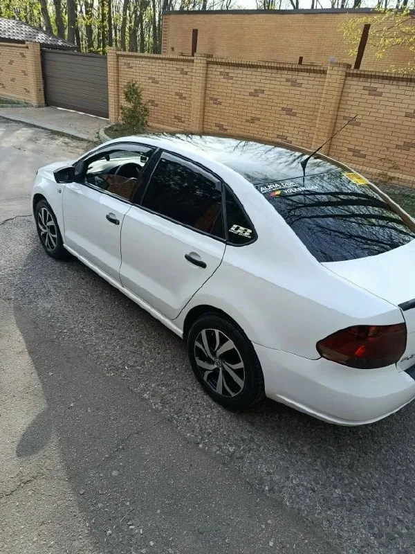 ❗❗❗продажа, обмен❗❗! volkswagen поло, 2012 год, 1.6 мотор, коробка механика, с оригинальным пробегом 235 тыс. с оригинальным птс, в базовой комплектации, без кондиционера, машинка полностью обслуженая, в достойном состоянии для своих лет не такси не каршенинг, личное пользование, бережная эксплуатация, документы в порядке, полное переоформление, осмотр в г. макеевка, цена 600000₽без торга!!!!!+79493579164 📞 звоните: +7(949)3579164 - фотография - 5