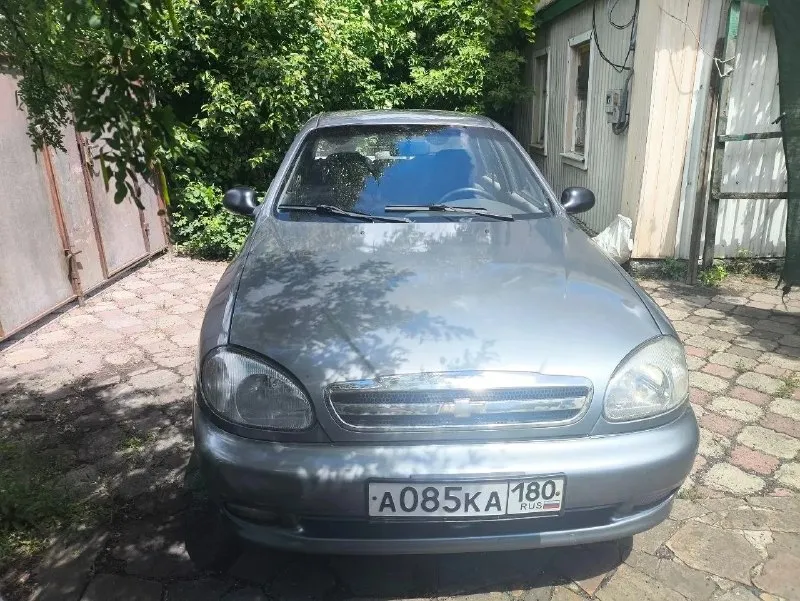 Продам chevrolet lanos 2008года. пробег 170 000 км. по ходовой части, по двигателю вопросов нет, не стучит, не гремит. кондиционер, гидроусилитель руля, стеклоподъёмник, стоит центральный замок сигнализации, хорошая резина. по документам полное оформление мрео. цена 330 000р. осмотр машины п. г.т. еленовка(15 минут от донецка). телефон+7949 471 44 23. - фотография - 1