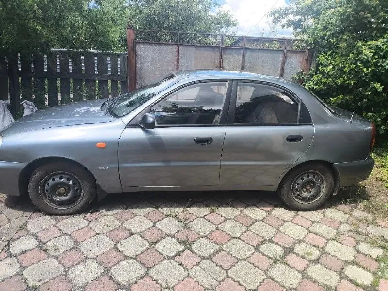 Продам chevrolet lanos 2008года. пробег 170 000 км. по ходовой части, по двигателю вопросов нет, не стучит, не гремит. кондиционер, гидроусилитель руля, стеклоподъёмник, стоит центральный замок сигнализации, хорошая резина. по документам полное оформление мрео. цена 330 000р. осмотр машины п. г.т. еленовка(15 минут от донецка). телефон+7949 471 44 23. - фотография - 3