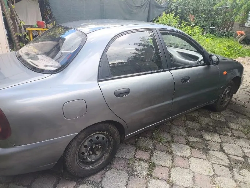 Продам chevrolet lanos 2008года. пробег 170 000 км. по ходовой части, по двигателю вопросов нет, не стучит, не гремит. кондиционер, гидроусилитель руля, стеклоподъёмник, стоит центральный замок сигнализации, хорошая резина. по документам полное оформление мрео. цена 330 000р. осмотр машины п. г.т. еленовка(15 минут от донецка). телефон+7949 471 44 23. - фотография - 4