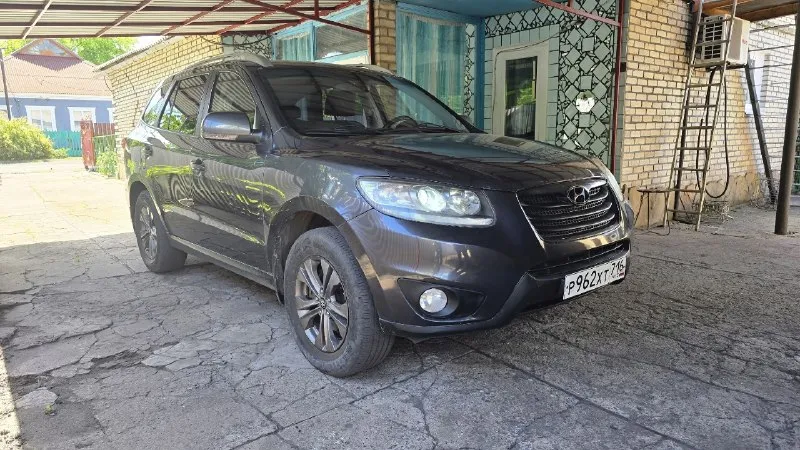 🌟 продам хюндай санта-фе 🌟 🚗 модель: hyundai santa fe 📅 год выпуска: 2011 🌈 цвет: металлик, глубокий серый 🛣️ пробег: 220 000 💰 цена: 1,150,000 руб. (торг уместен) 🔧 технические характеристики: • двигатель: 2.4 л, 185 л. с. • коробка передач: автоматическая • привод: полный 🎉 особенности: • просторный и комфортный салон • современная мультимедиа система • пакет безопасности: abs, esp, подушки безопасности • система кругового обзора • кожаный салон и подогрев сидений 🌍 почему выбирают hyundai santa fe? hyundai santa fe — это идеальный выбор для семьи! надежный, безопасный и экономичный внедорожник, который отлично подходит как для городских поездок, так и для путешествий по бездорожью. 📞 звоните прямо сейчас! телефон: +7 949 330 33 32 📍 место осмотра: г. торез не упустите шанс стать владельцем этого замечательного автомобиля! 🚙✨ 📞 🇷🇺 звоните: +79493303332 - фотография - 1
